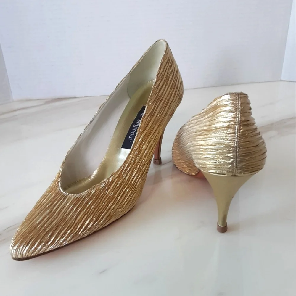 STUART WEITZMAN for MR SEYMOUR GOLD METALLIC FABRIC PUMPS 7W - Picture 2 of 7